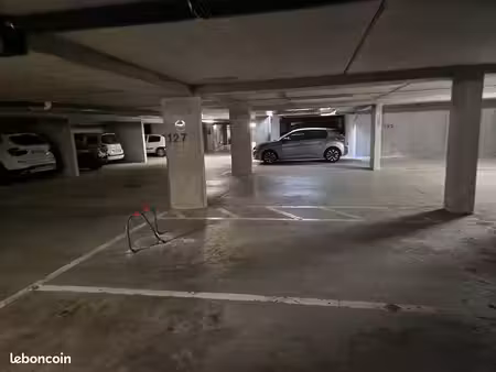 place de parking sécurisée rer a val d'europe