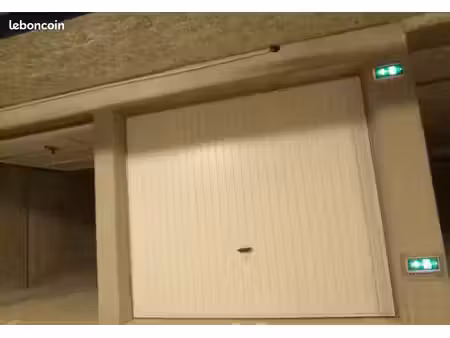 grand garage double / box de 25m2 avec électricité en location dans résidence kitao sesame