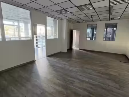 local bureaux 105 m²