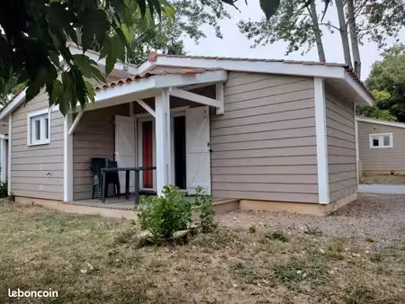 chalet avec climatisation dans domaine privé avec piscine