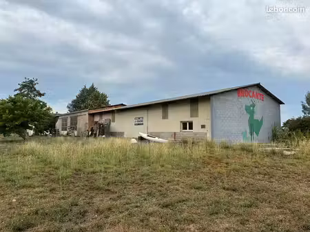 vend entrepôt 800 m2 route de cordes