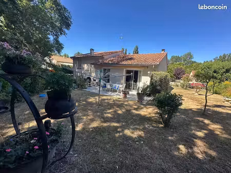maison individuelle avec terrain arboré de 599 m²