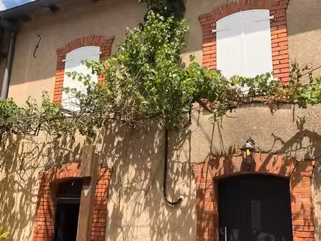 maison et dépendance avec vue