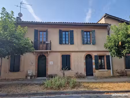 particulier vend belle demeure de 250 m² avec piscine
