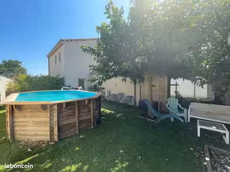 maison récente avec 4 chambres et jardin