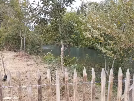 terrain de peche loisir détente 1500 m2 15 mètres de berge