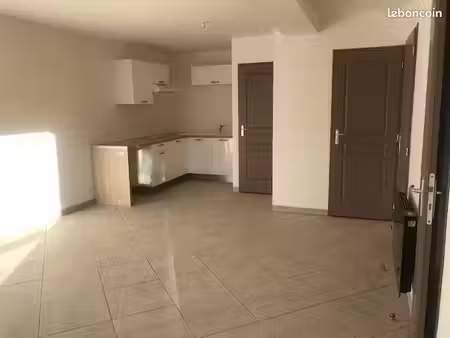 appartement 50m2 extérieur privé et balcon etat neuf bien isolé et bien insonorisé