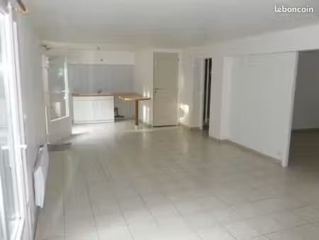 appartement 65m2 avec cour etat neuf bien isolé et bien insonorisé