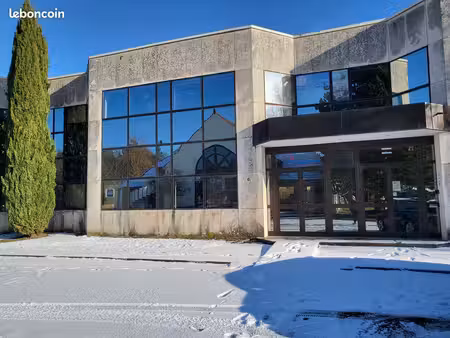 espace de stockage & bureaux : 100 m² avec entrée indépendante et stationnements