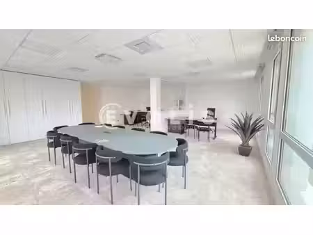 bureau 72 m²