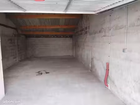entrepôt  hangar stockage  box