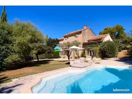 mas 9 pièces 305 m²