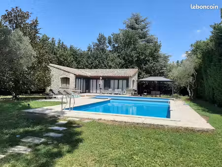 maison de charme privative avec piscine et parc  climatisée