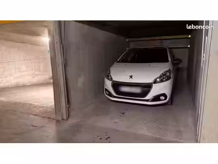 garage fermé à louer - fréjus centre - lagon bleu