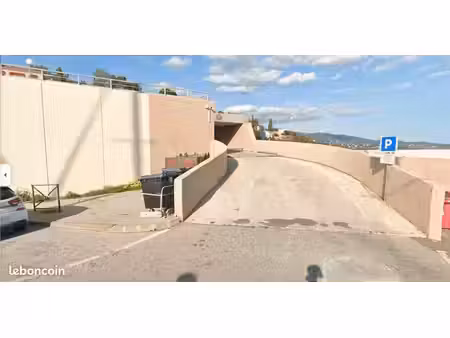 garage fermé à louer