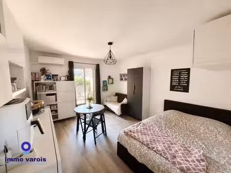 la garde - studio avec terrasse et parking