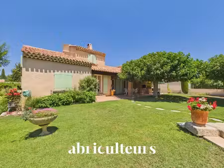 maison familiale de 198 m² avec t2 indépendant  jardin et garage à charleval
