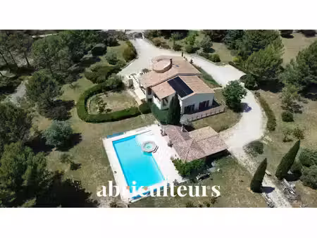 propriété de 308 m² sur 1 hectare — 8 pièces — lambesc (13410)