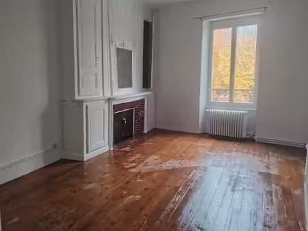 f2 laon ville haute 53 m2