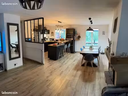 maison de 5 pièces de 100m² avec piscine