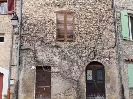 a voir maison de village rénovation à terminer belle surface et potentiel