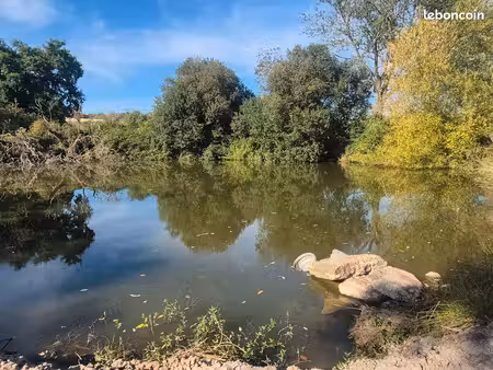 etang sur 16000m2 de terrain clos arboré premihat