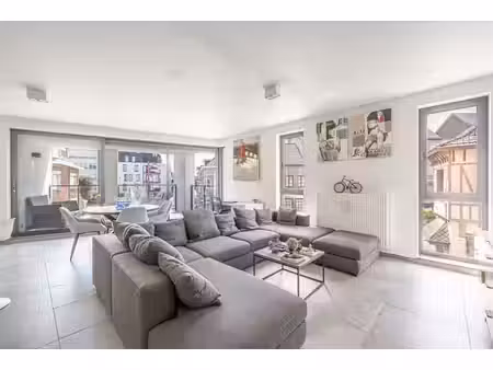 appartement récent d'angle avec 2 chambres  terrasse  débar