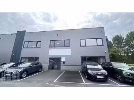 kantoorruimte van 525 m² met magazijn van 144 m² in turn...