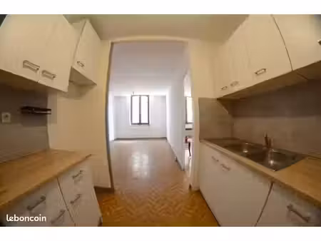 appart t2 de ville   40 m2. 1 chambre . clim