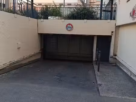 box dans un garage rue rené leynaud croix paquet lyon 1er