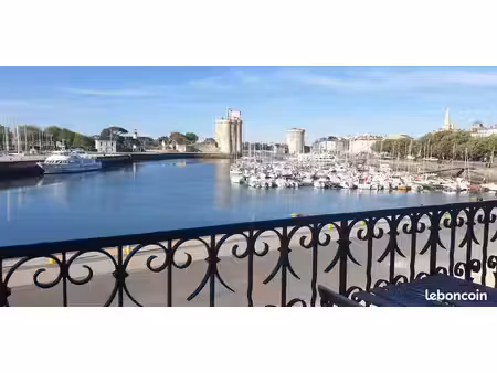 t2 meublé sur le vieux-port avec vue magnifique + parking