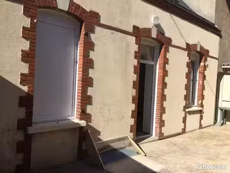maison de ville t3 avec cour fermée  quartier ney