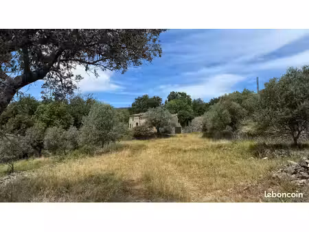 bergerie en pierre 170 m² à rénover  3 5 ha  oliveraie  calme absolu  10 min de fayence