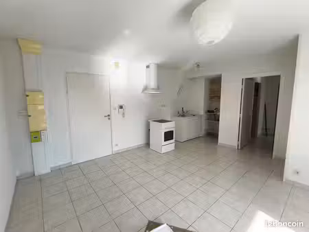 appartement t3 60 mètre carré état neuf - centre ville les herbiers