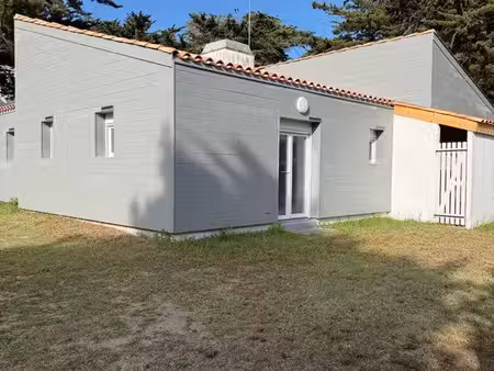 t2 bis refait à neuf avec accès direct à la plage