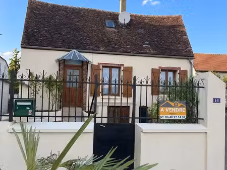 maison de ville 3 chambres – charme et poutres apparentes – soucy – 129 000
