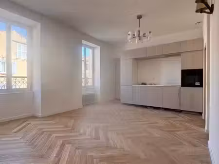 t2 spacieux aux allures art déco