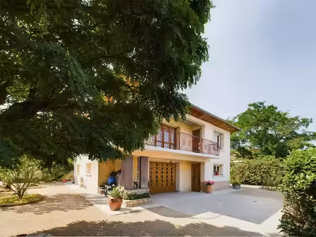 chassieu 200 m2  beaux volumes et multiples possibilités