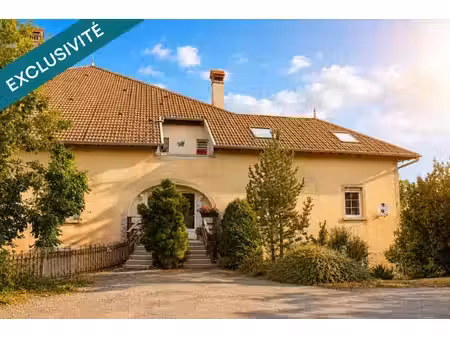 ferme franc-comtoise 3 logements loués et surface brute aménageable