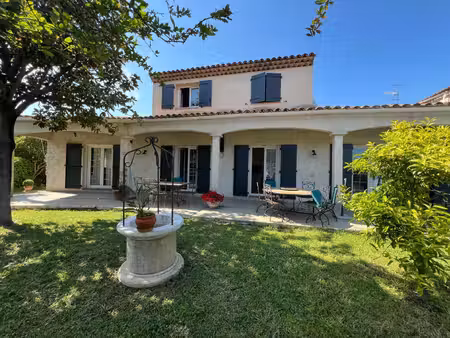 cannes-la-bocca : villa individuelle 2 appartements.
