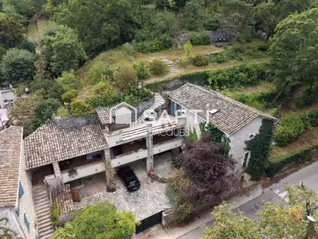 ensemble en pierre de 250 m² au sol proche barjac