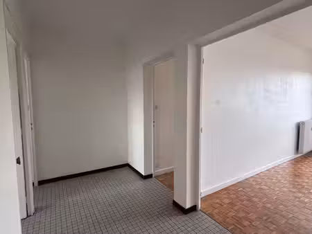 longvic - t2 avec balcon - garage - cave
