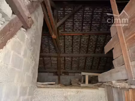 maison à rénover avec jardin  cave  grenier et garage