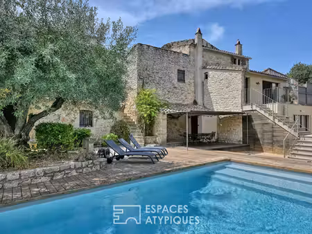 maison de village de caractère  jardin méditerranéen et piscine