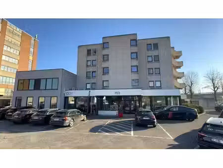 bureaux à vendre dans un immeuble de rapport au carrefour à