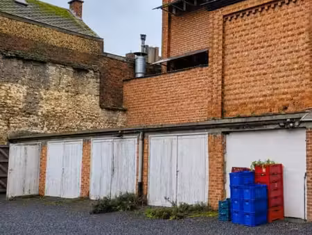 4 boxes de garages en centre-ville