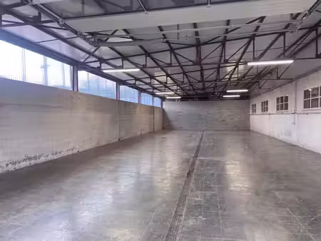 entrepôt de 253 m²