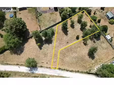 terrain constructible de 779 m² à villemandeur