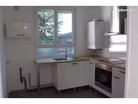 appartement t2 avec terrasse et parking privé