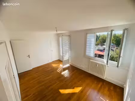 t3 lumineux avec grand balcon sud – calme absolu  proches facultés et tram - chauffage inc